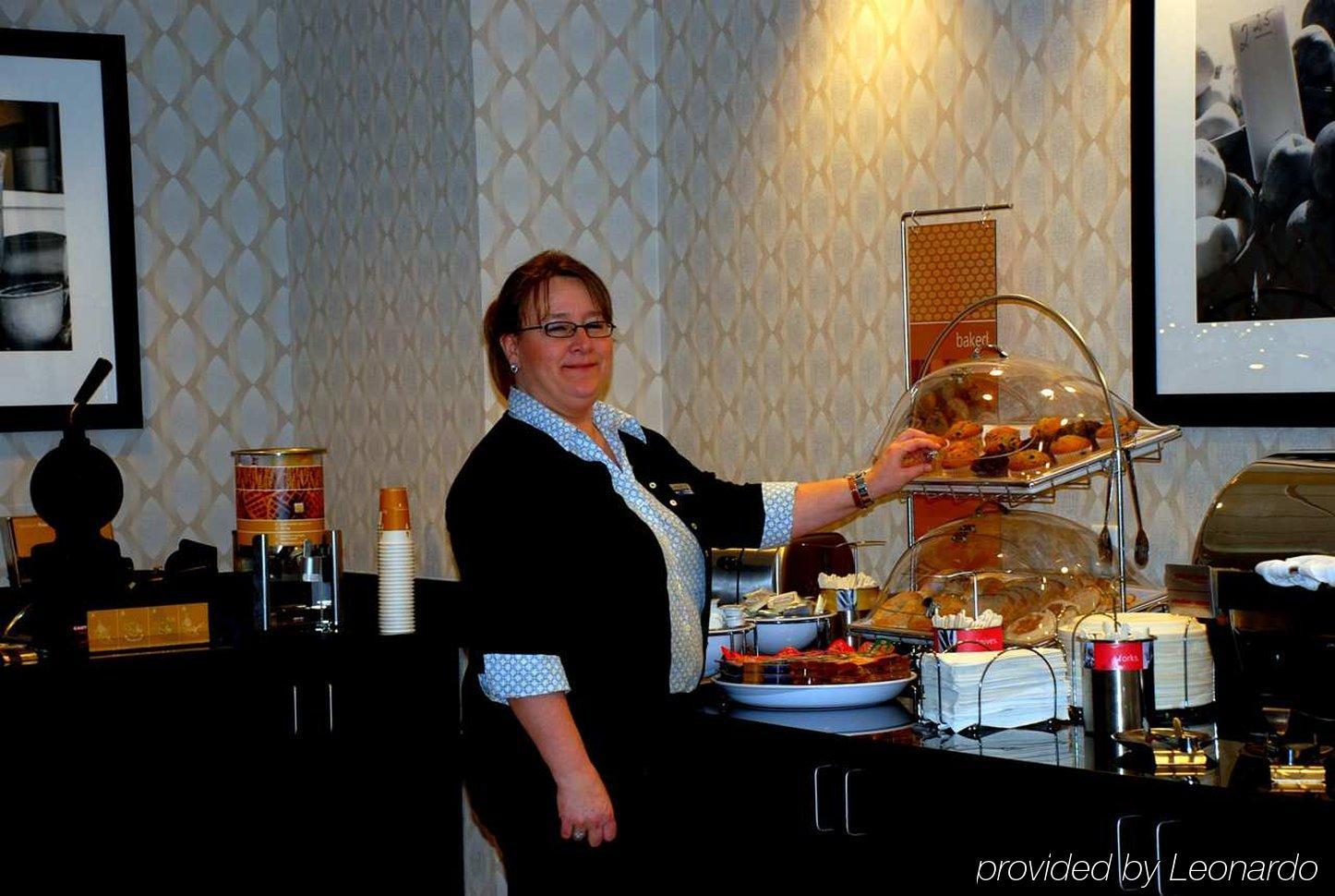 Hampton Inn & Suites By Hilton Lethbridge Restaurante foto