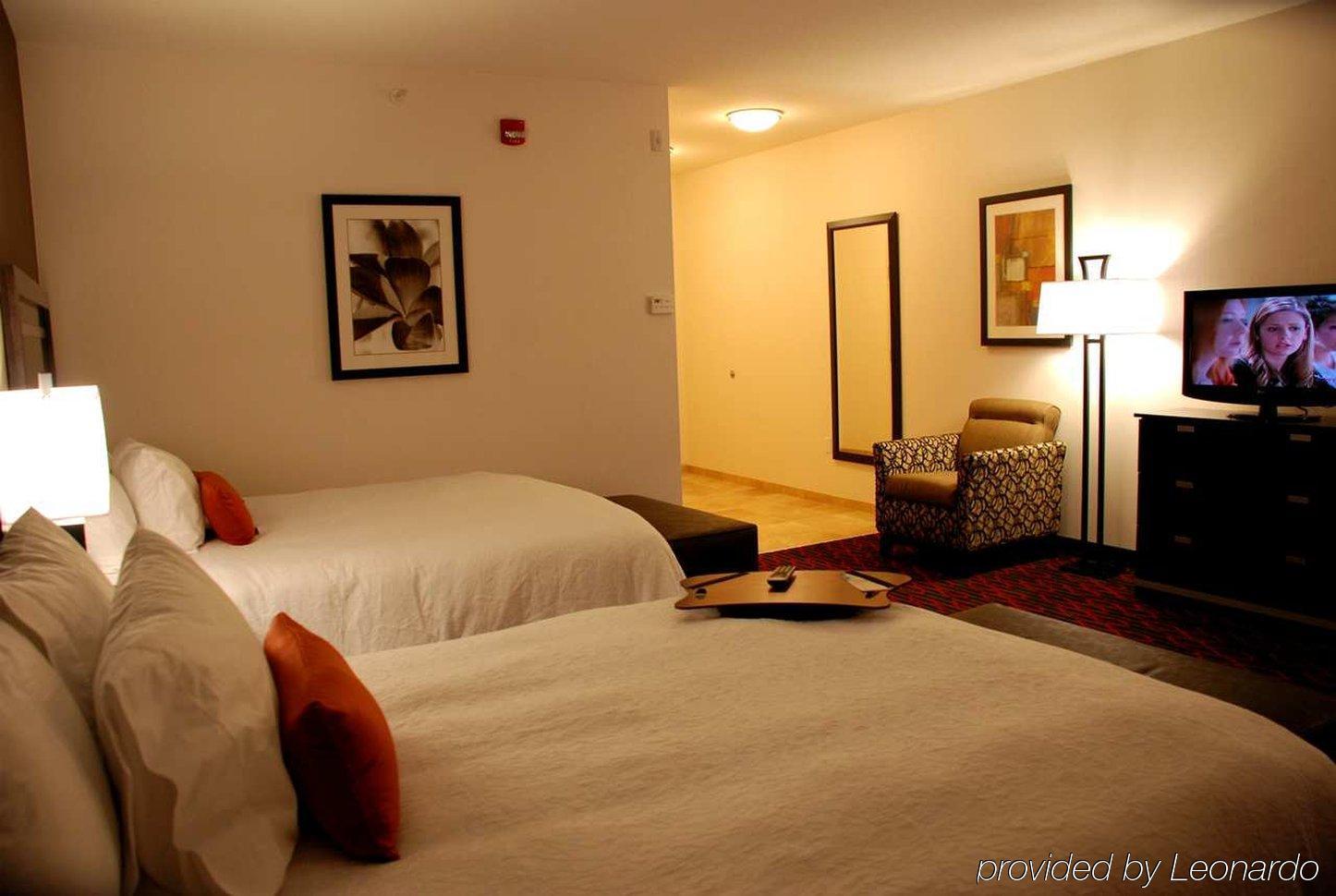Hampton Inn & Suites By Hilton Lethbridge Habitación foto